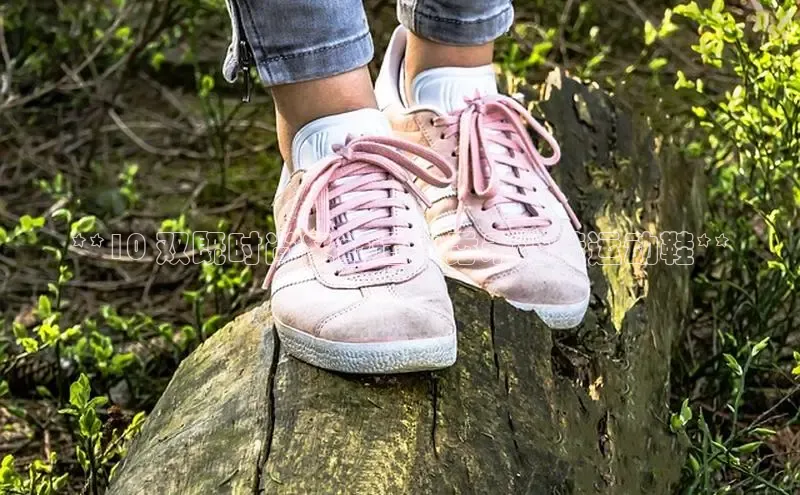 意昂体育登录小米**10 双既时尚又舒适的秀禾婚鞋运动鞋**