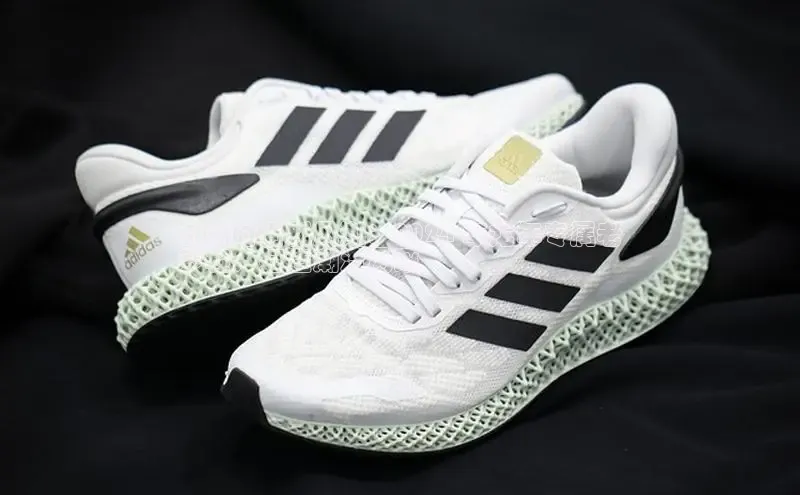 意昂2登录入口百度网盘引领时尚新风潮：2024 年龙年专属老
爹鞋，打造潮流风采