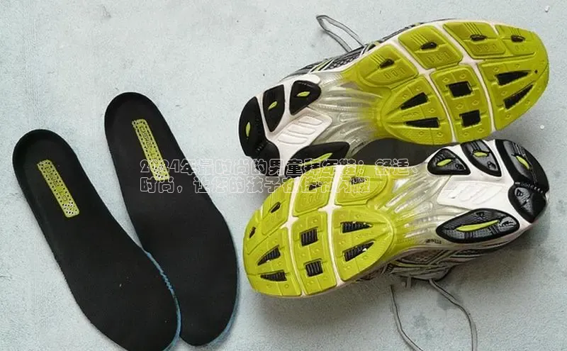 意昂意昂体育云创智行2024年最时尚的男童拜年鞋：舒适、
时尚，让您的孩子在佳节闪耀