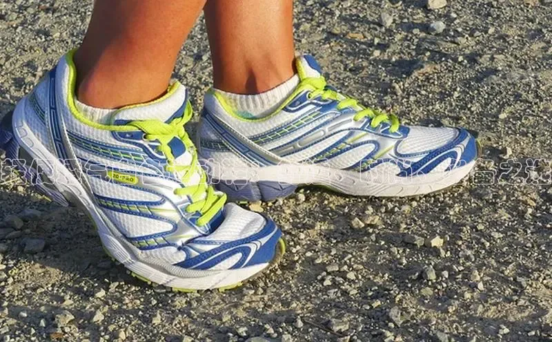 意昂2登录入口百度网盘轻便透气白色运动鞋：舒适、时尚、必备之选