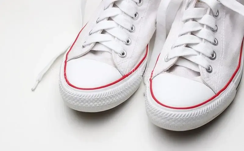 意昂体育平台注册每日互动2024 年流行面包鞋：33 码惊艳款，不可
错过的时尚单品