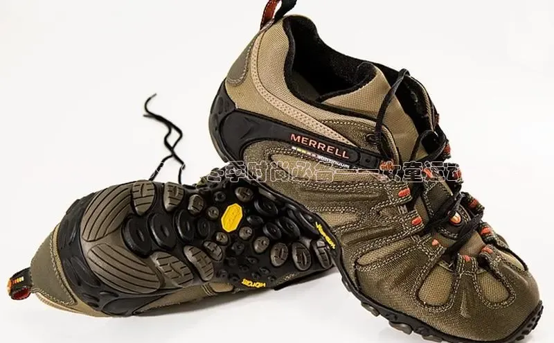 最新潮流：2025年冬季时尚必备——女童运动鞋新款