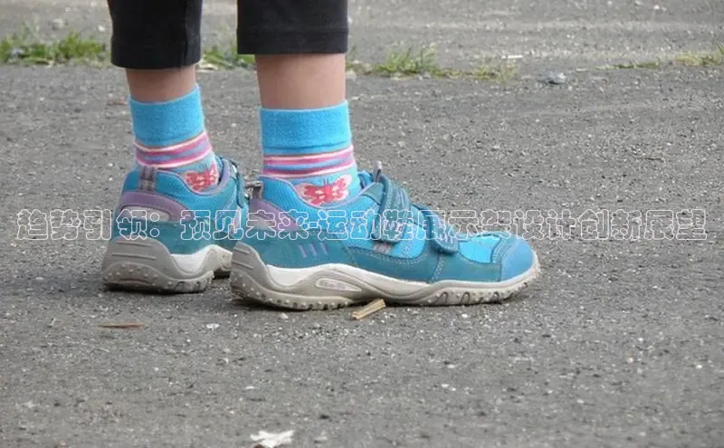 趋势引领：预见未来-运动鞋展示架设计创新展望