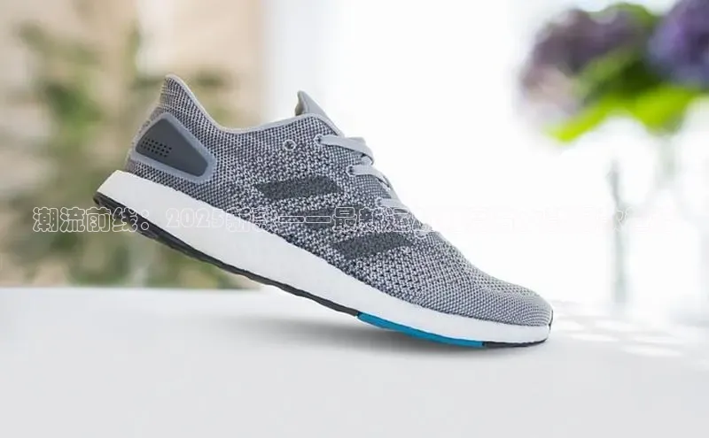 潮流前线：2025新款——最新运动鞋亮片女款爆款趋势