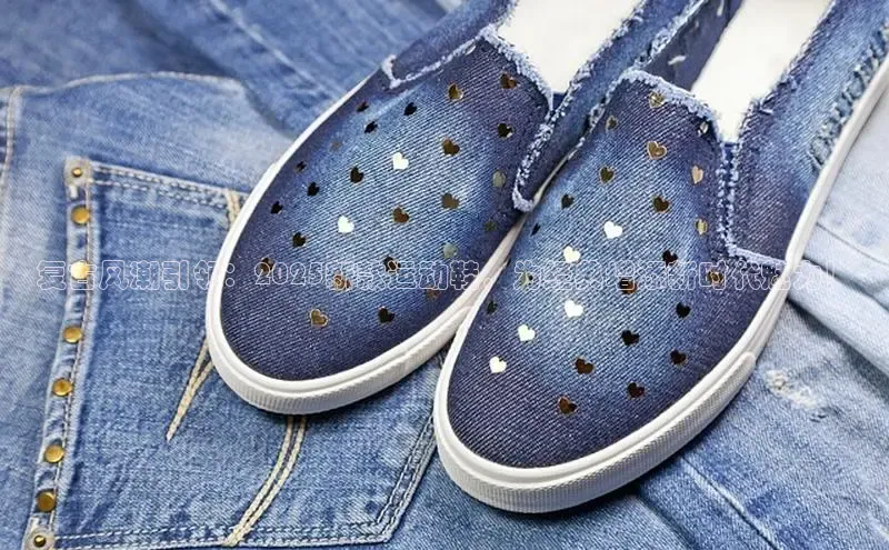 复古风潮引领：2025新款运动鞋，为经典增添新时代魅力！